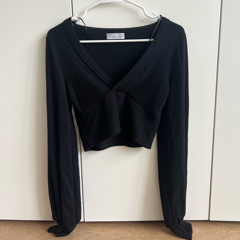 Urban Outfitters V neck Cropped Top Black Size M